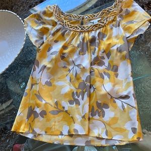 Banana Republic Beautiful yellow light weight top